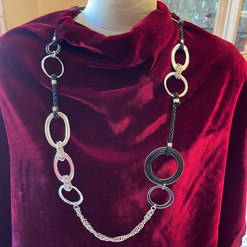 🌺 VINTAGE; New York Chic Belt/Necklace in Black/Silver-tone w/Black Rope Decor!